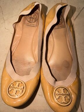 Tory Burch tan Leather size 9Reva-Style Ballet Flats with Logo Medallion